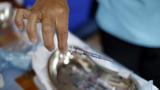 Funcionario que vacunó a unas 300 personas en Vilcún dio positivo por Covid-19