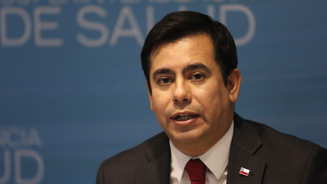 Superintendente de Salud planteó reparos a proyecto que congela alzas de isapres por tres años