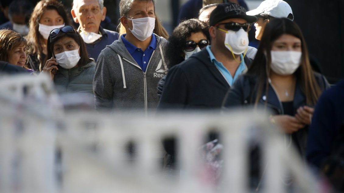 Nueva recomendación del Minsal: Es prudente usar mascarillas cuando hay concentración de gente