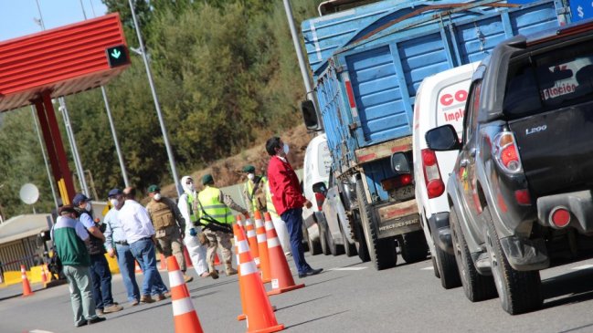 Implacable control sanitario en Quillón: Más de 100 vehículos fueron devueltos