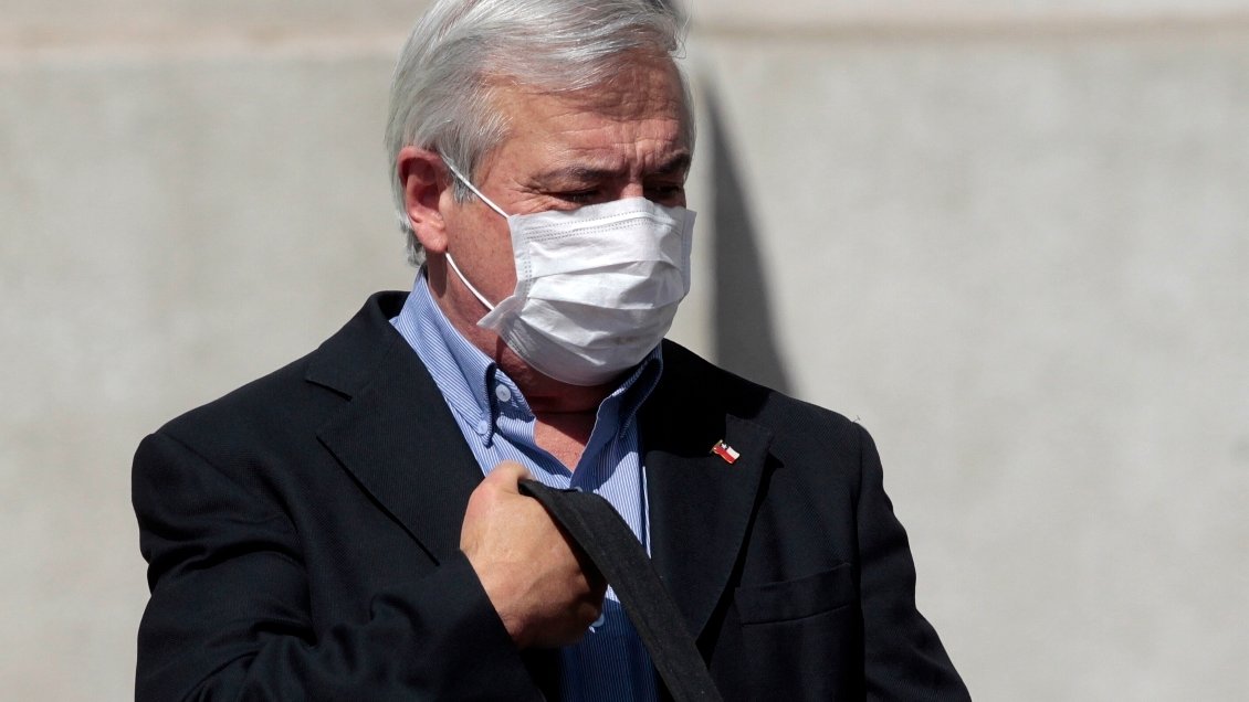 Ministro Mañalich: Estamos en una guerra por los recursos de salud