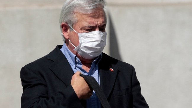 Ministro Mañalich: Estamos en una guerra por los recursos de salud