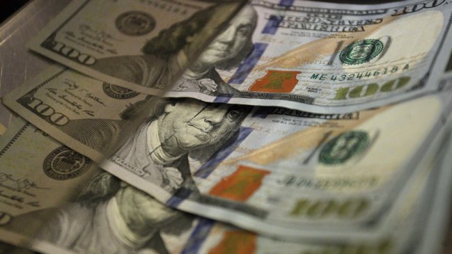 Dólar sufre una fuerte caída por 