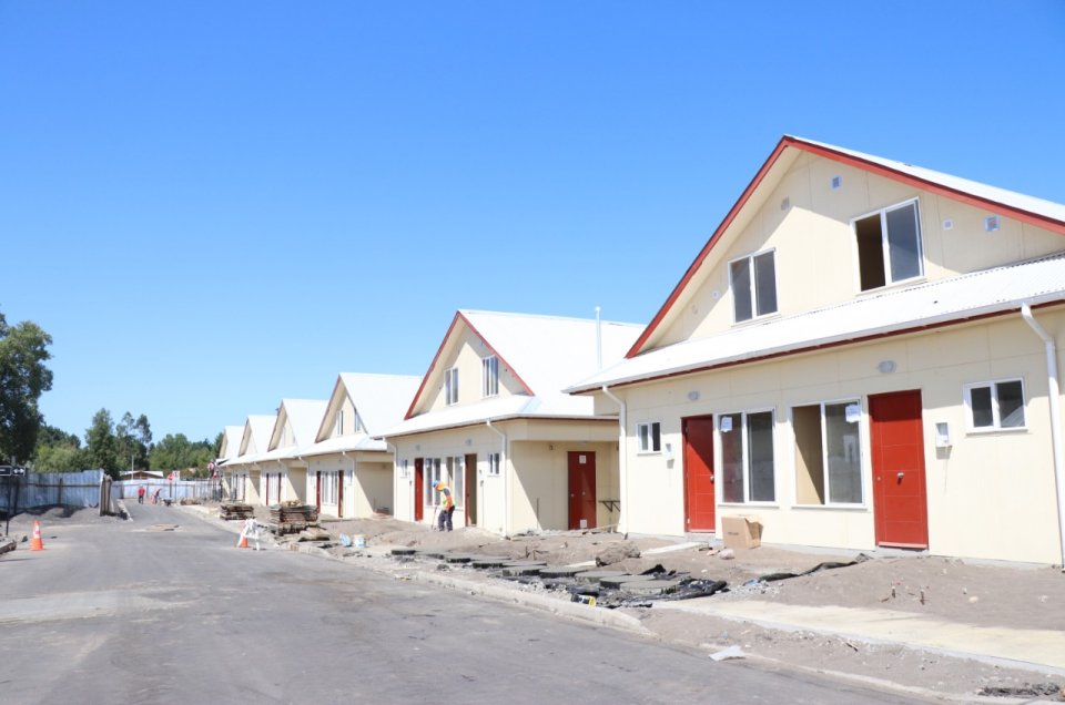 Bajo estrictas medidas anti Covid, entregarán viviendas a 386 familias de Quillón y Bulnes