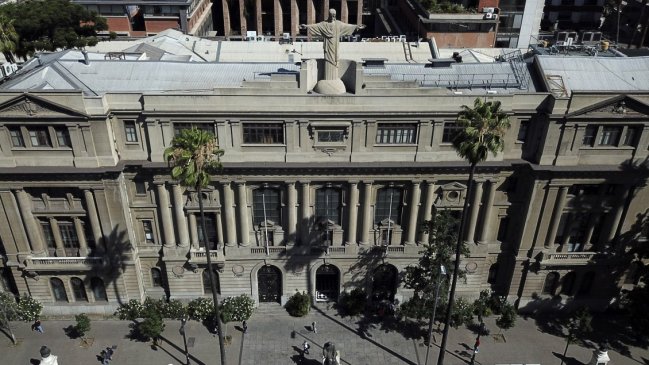 Rector de la UC lamentó dichos de profesor que mandó a alumnos a trabajar en un McDonald's