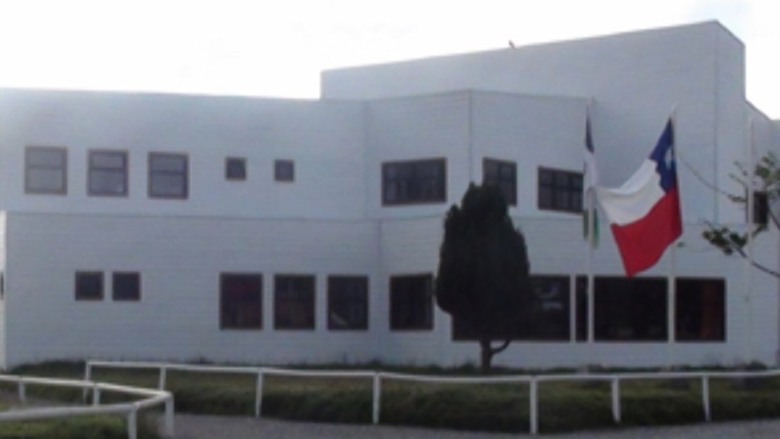 Condenan a colegio de Puerto Montt que despidió a un profesor por su orientación sexual