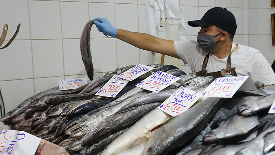 Semana Santa en medio de la pandemia: las medidas y horarios en el Terminal Pesquero de Santiago