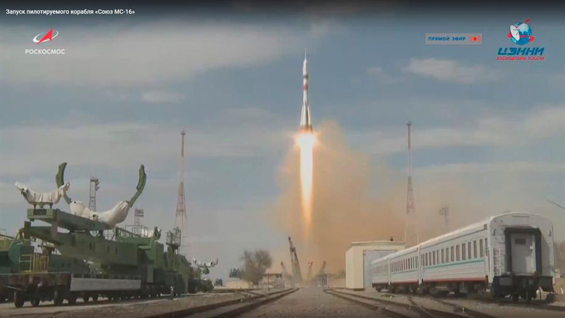 Dos rusos y un estadounidense fueron enviados al espacio en plena pandemia por Covid-19