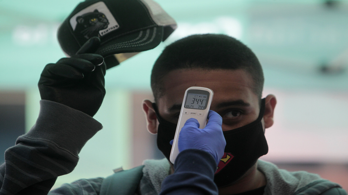 Detuvieron a hombre con Covid que intentaba viajar a Valdivia: Tenía alta médica, pero estaba con fiebre