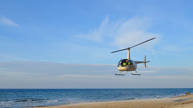 Alessandri y santiaguinos que viajaron en helicóptero a la playa: 