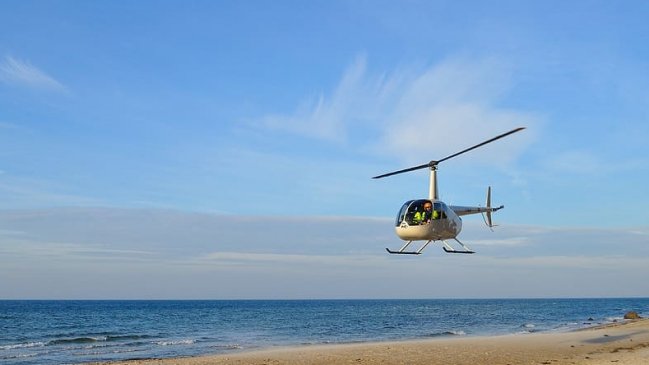 Alessandri y santiaguinos que viajaron en helicóptero a la playa: 