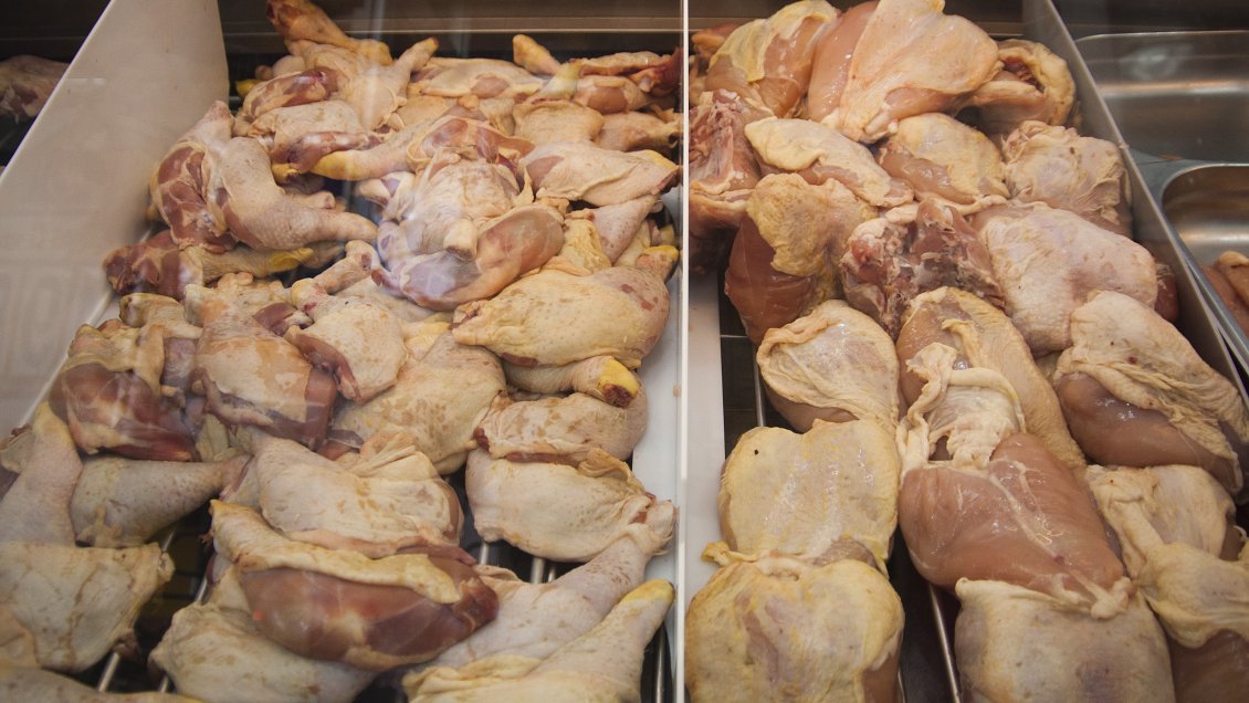 Pollos: Consumidores van al Sernac para lograr indemnización de supermercados