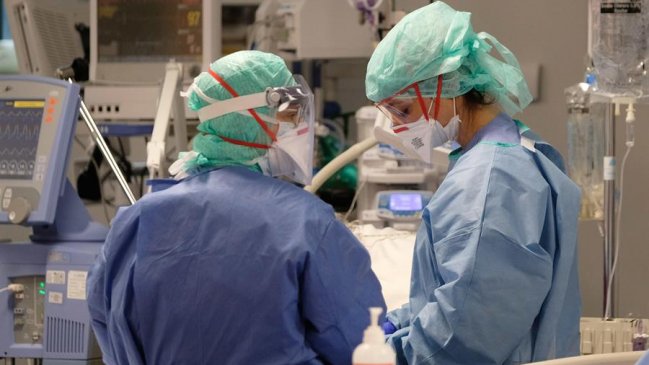 Chile alcanza su mayor número de fallecidos en un día, pero mantiene 