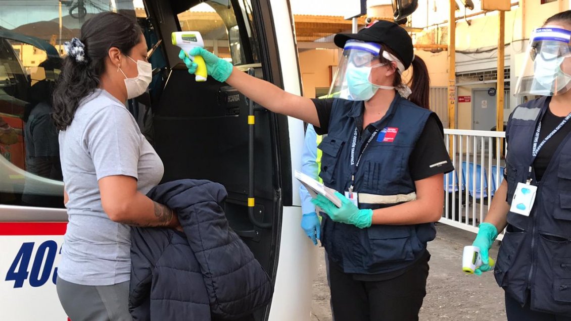 Autoridades realizan controles sanitarios a buses en Iquique