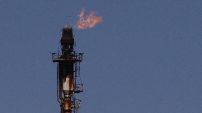 Naciones petroleras acordaron recorte récord para frenar caída de precios