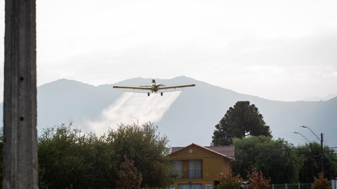 Avión realizó operativo de sanitización en Santa Cruz