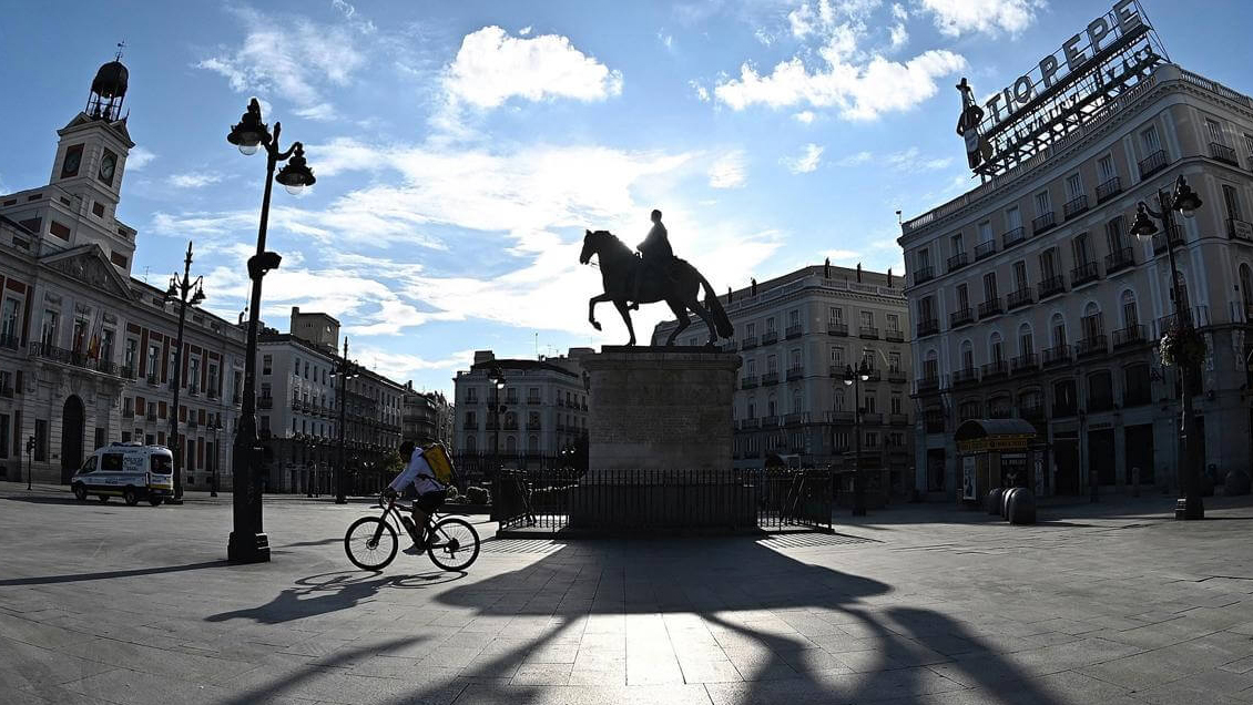 España reabre su actividad económica en pleno debate por riesgo de repunte de Covid-19