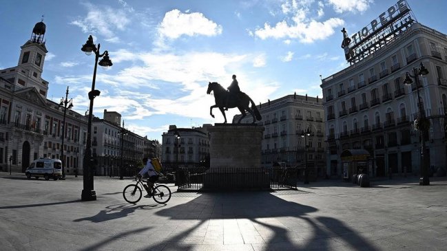 España reabre su actividad económica en pleno debate por riesgo de repunte de Covid-19