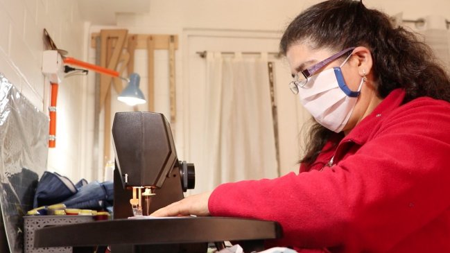 Dirigentes sociales fabrican mascarillas para personal de la salud de O'Higgins