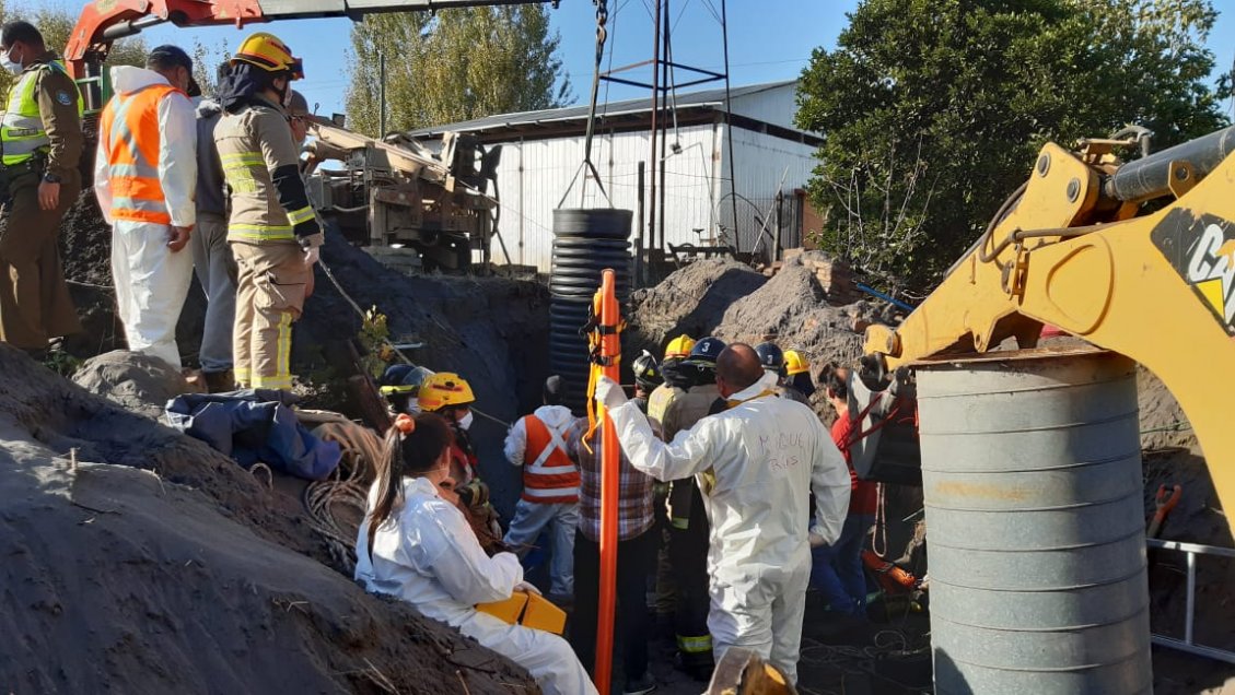 Bomberos rescató a joven que estuvo más de seis horas atrapado en un pozo en Quillón