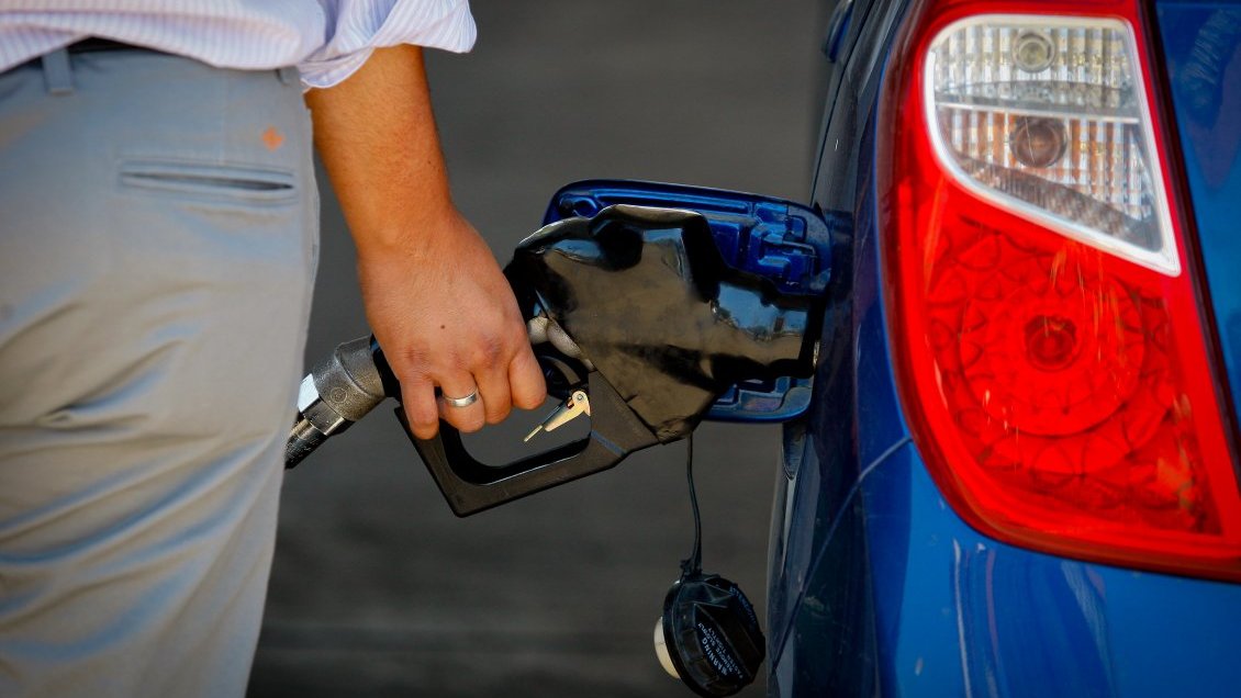 Precios de las bencinas bajan por sexta semana consecutiva