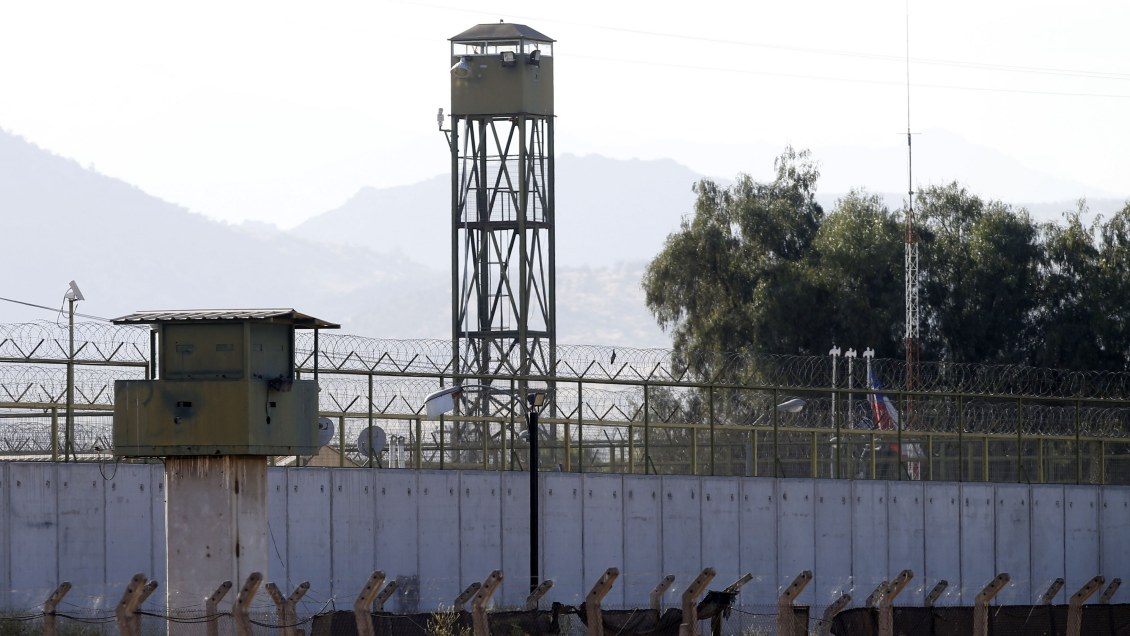 Senador PS: Que Piñera no haga trampa e indulte directamente a los condenados de Punta Peuco