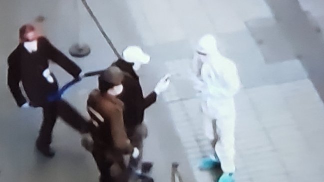 Guardia pateó a ciudadano haitiano que fue detectado con Covid-19 en fila