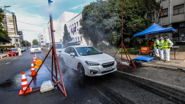 Municipalidad de Chillán instala estación de sanitización para personas y vehículos