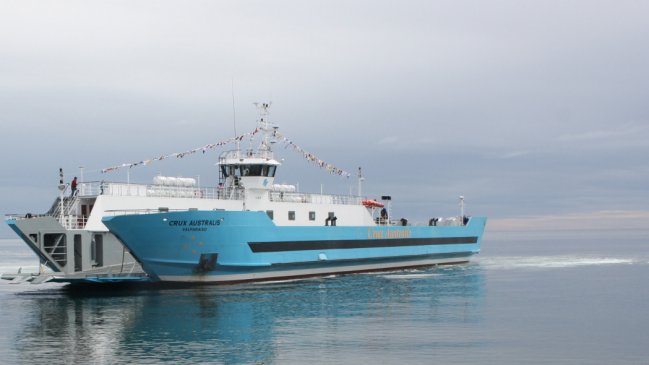 Tras caso positivo de Covid-19 suspenden trayecto de barcaza Crux Australis entre Tortel y Puerto Natales
