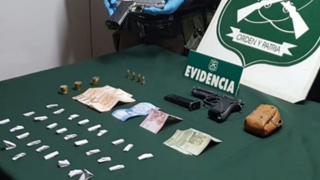 Dos sujetos armados fueron detenidos vendiendo cocaína base en Calama