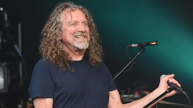 Robert Plant dona miles de libras para fabricantes de uniformes médicos