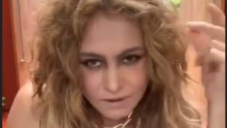 Paulina Rubio protagonizó lamentable Live y generó muchas dudas de su estado
