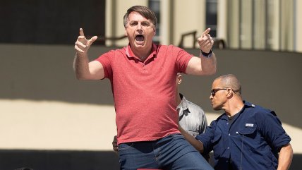  Bolsonaro ignoró cuarentena y arengó a ultraderechistas: Hay críticas al 