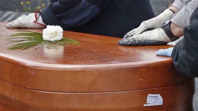 España registró leve aumento de las muertes por coronavirus