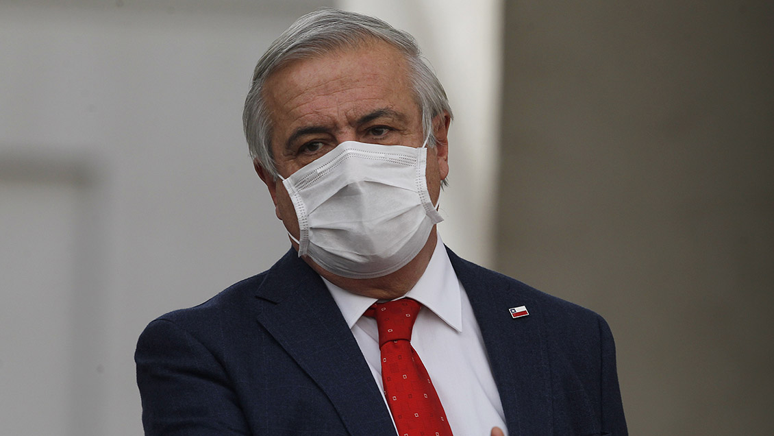 Alcaldes desmienten a Mañalich y apuntan que vacunación en colegios se postergó por falta de stock