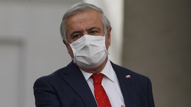 Alcaldes desmienten a Mañalich y apuntan que vacunación en colegios se postergó por falta de stock