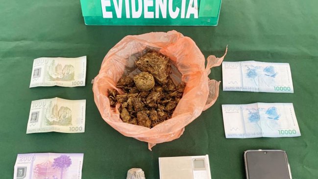 Carabineros capturó a dos sujetos acusados de vender droga por 