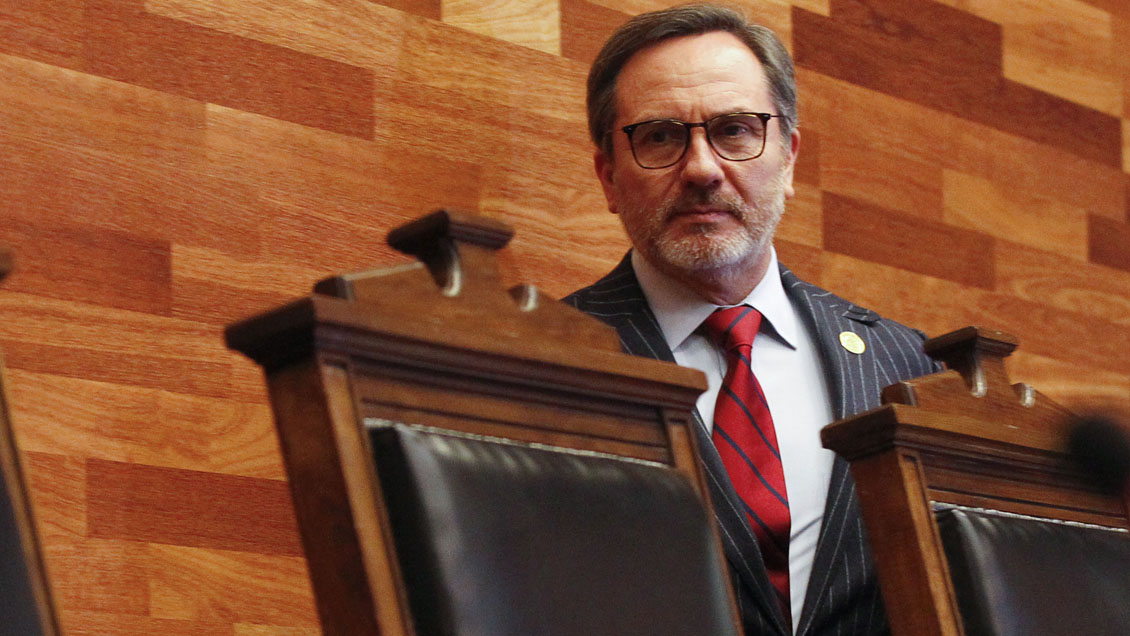 Ministro del Tribunal Constitucional le pidió la renuncia a Brahm por su 