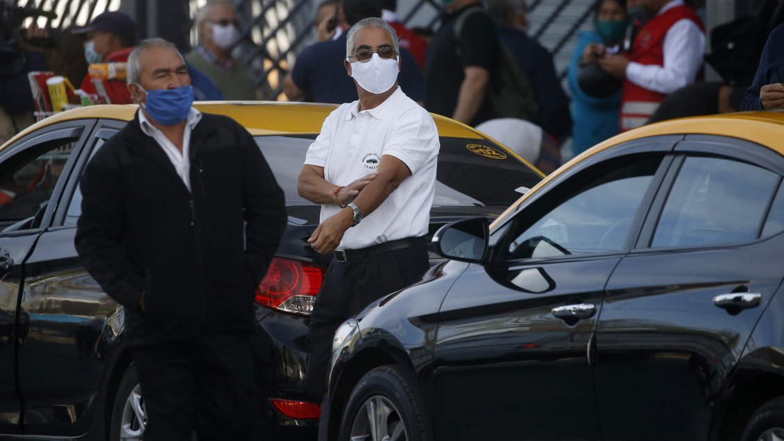 Ximena Ossandón propone postergar permiso de circulación de taxis, colectivos y furgones