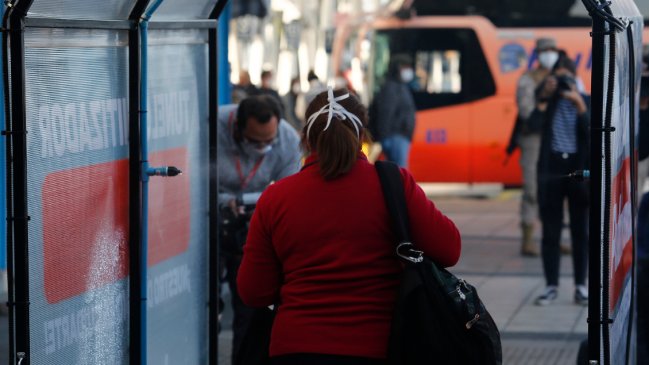 Polémica en el Biobío por los túneles sanitizadores: Seremi los prohíbe y alcaldes se rebelan
