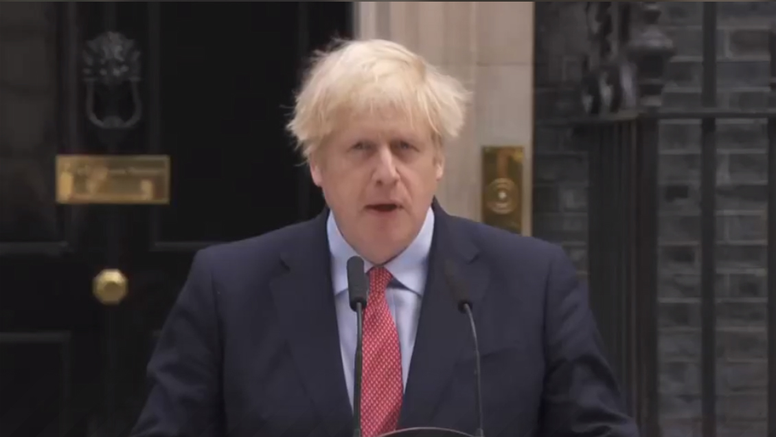 Boris Johnson regresó a Downing Street y llamó a seguir adelante con el confinamiento