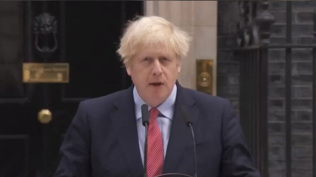 Boris Johnson regresó a Downing Street y llamó a seguir adelante con el confinamiento