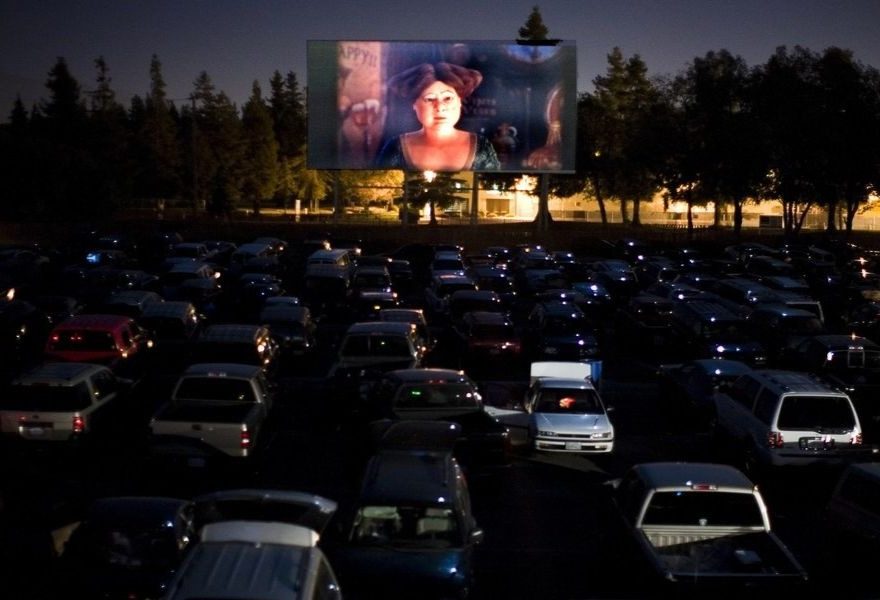 Cómo funcionará el autocine que abrirá en Santiago