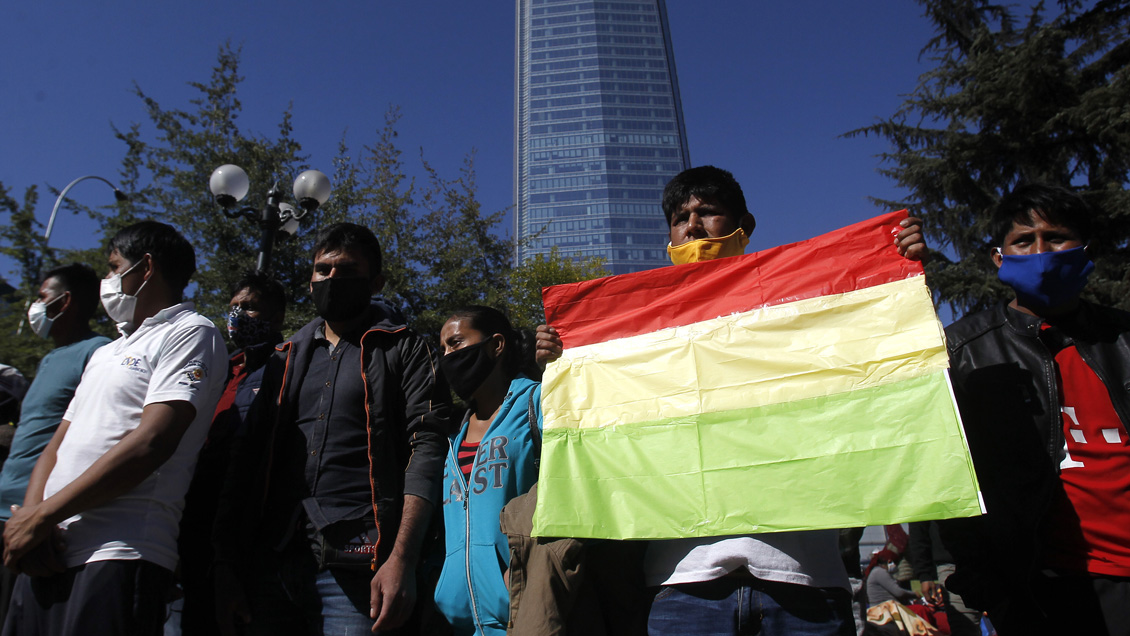 Bolivia repatriará a ciudadanos que acampan fuera del consulado general en Providencia