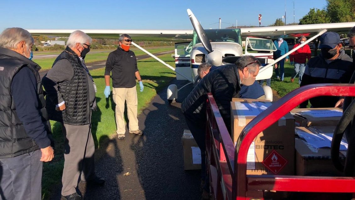 Municipalidad y Planeadores de Vitacura donaron mascarillas y alcohol gel a comunas de La Araucanía