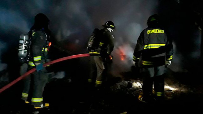 Incendio destruyó tres casas en sector costero de Antofagasta