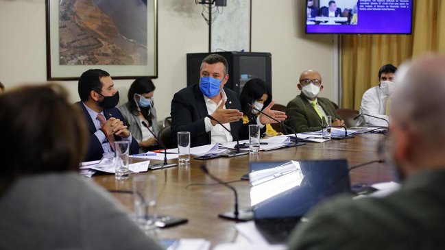 Ingreso familiar de emergencia: Oposición pide aumentar el monto y entregarlo por cuatro meses