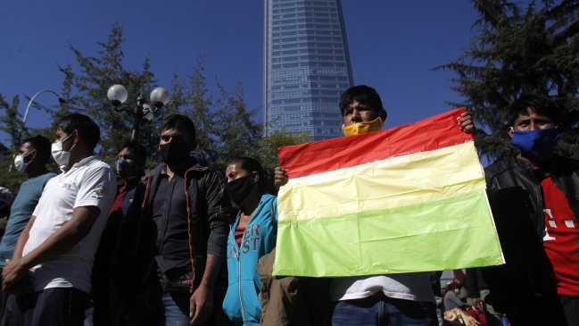Bolivia repatriará a ciudadanos que acampan fuera del consulado general en Providencia