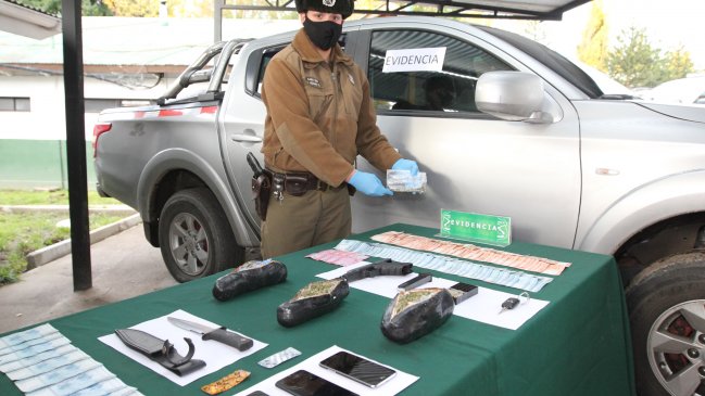 Detuvieron a dos hombres acusados de traficar droga entre Santiago y Coyhaique
