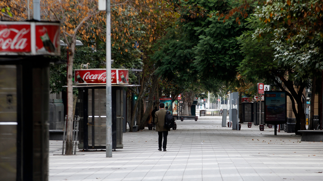 Ex ministro: Gobierno tiene que hacer que las familias se queden en casa y financiar la estadía